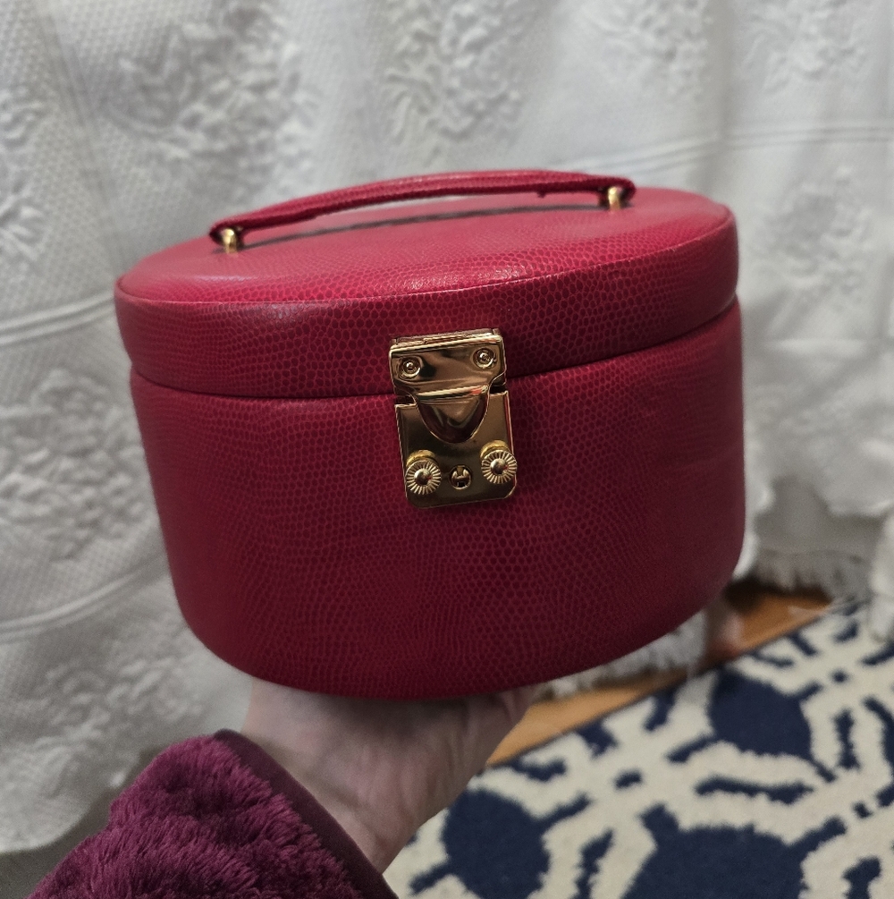 Red Leather Jewelry Box Locking Clasp